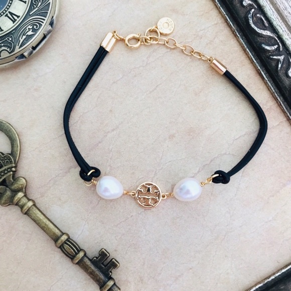 TORY BURCH • Miller Pearl Leather Logo Bracelet - Picture 6 of 6